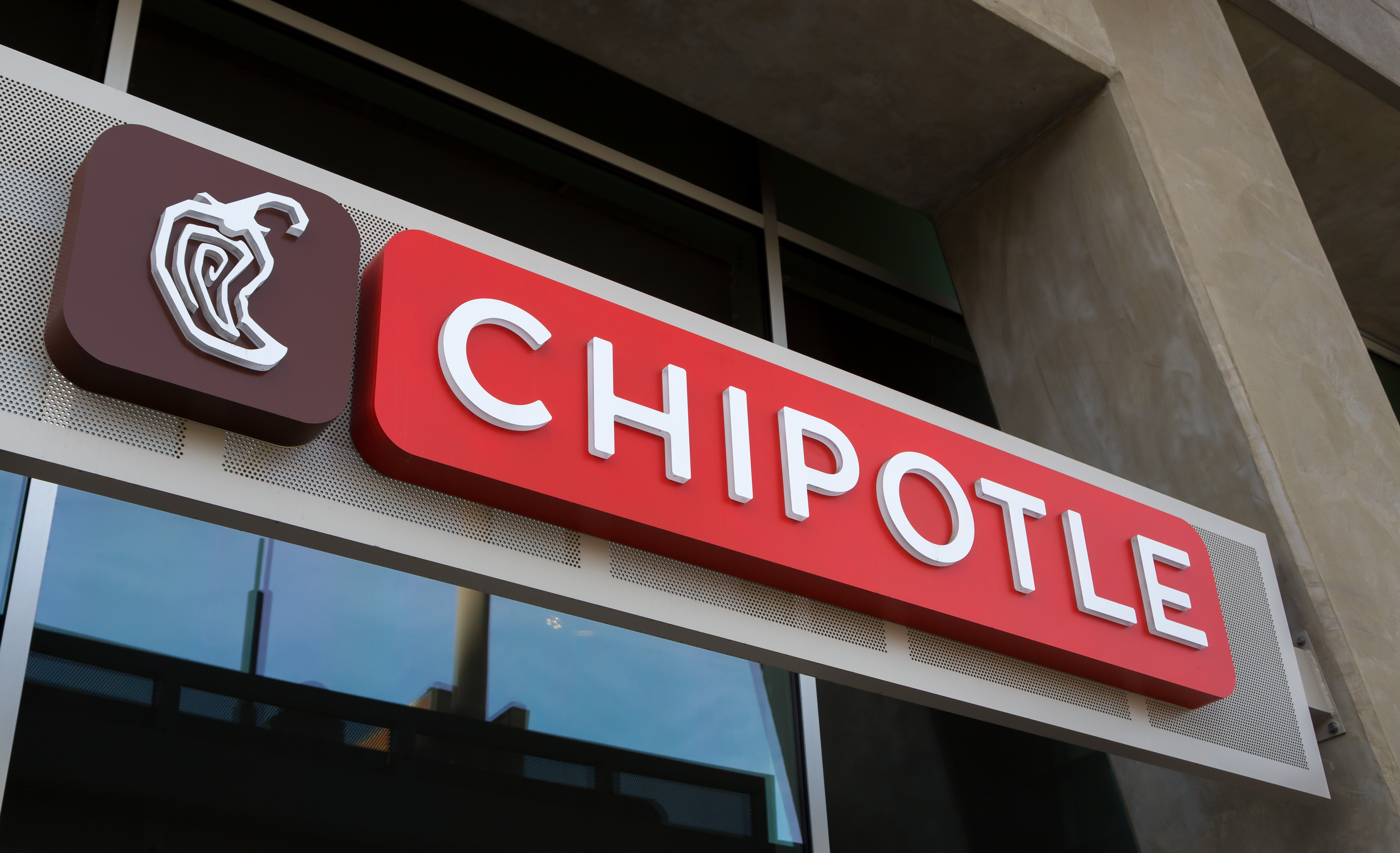 Lawsuit Alleges Chipotle Coverup Over Norovirus Outbreak Law & Crime