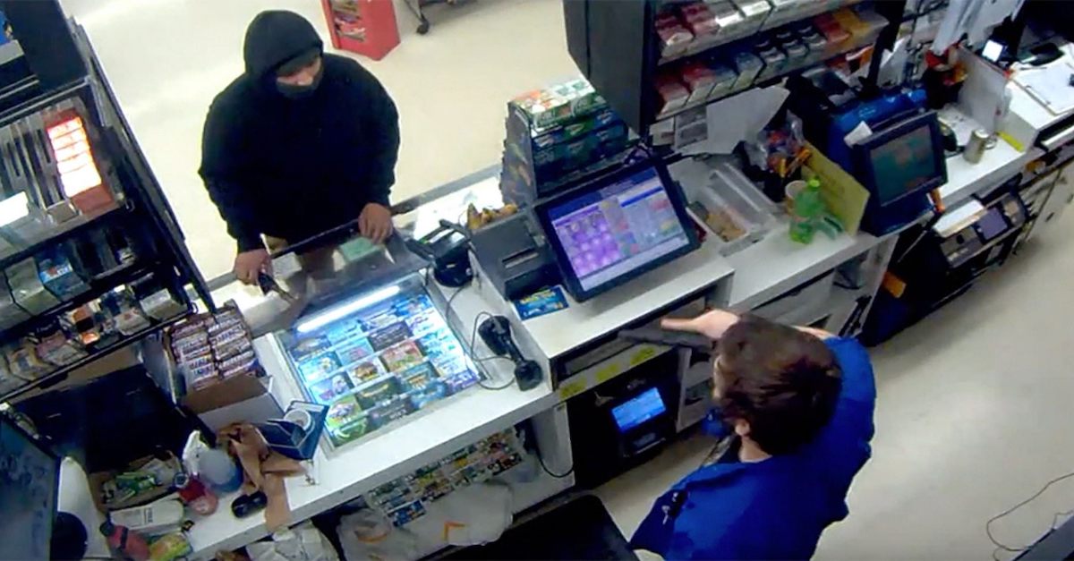 Как ограбить музей в one armed robber. Ограбление в шарье в баре флагман. Gunpoint robbery. Ограбление northern bank, ирландия (2004). Ограбление магазина треш.