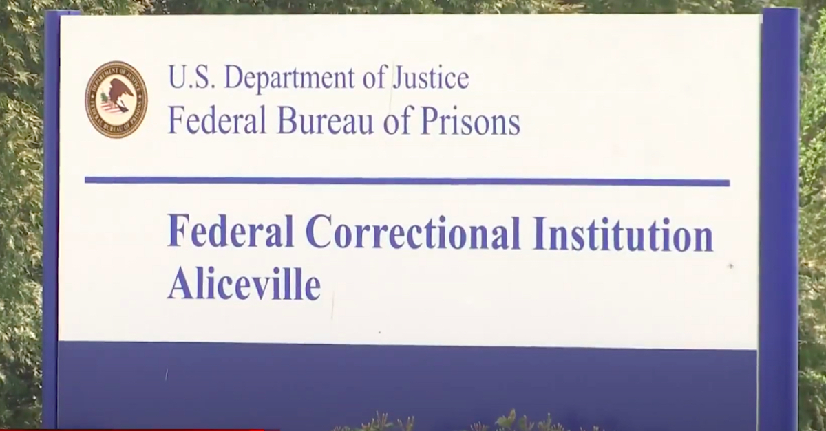 Eric Todd Ellis Pleads Guilty to Sex With Inmate