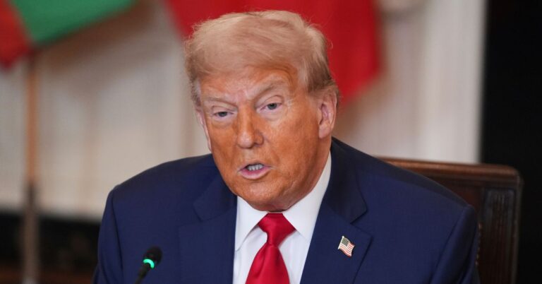 Donald Trump dines with African leaders.