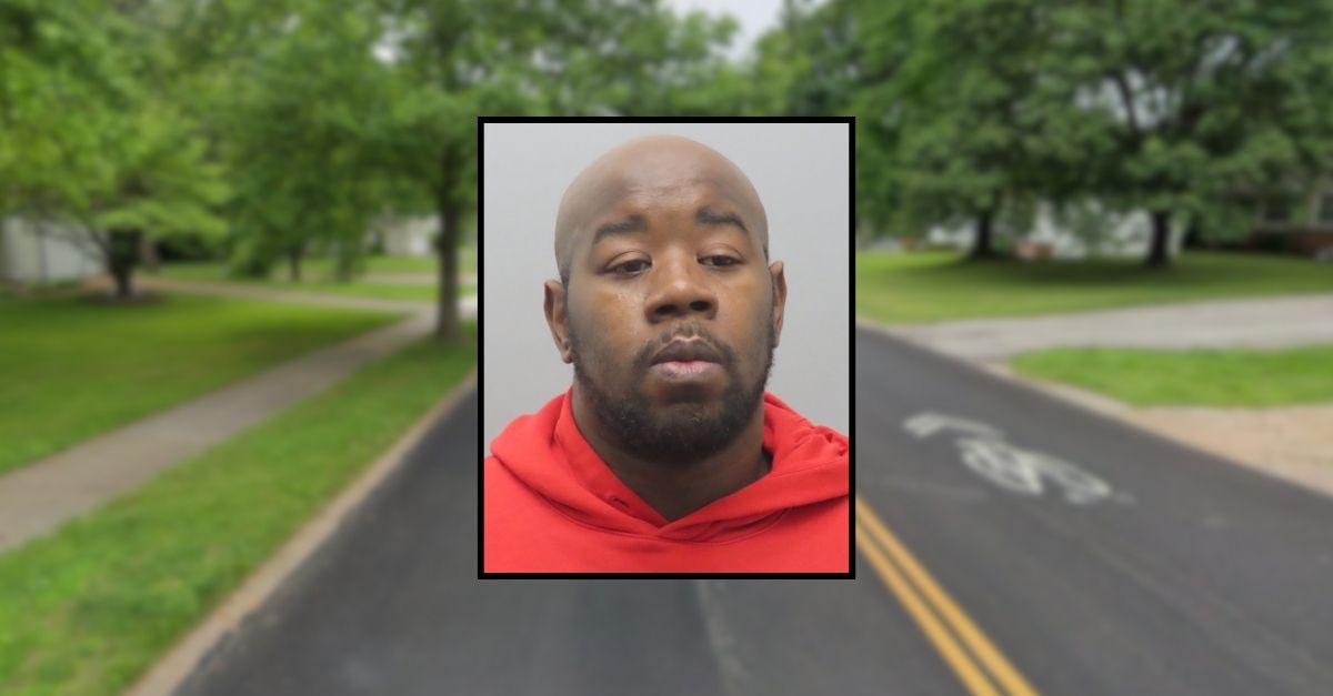 Father makes 6-year-old daughter repeatedly punch 7-year-old girl on school bus: Police