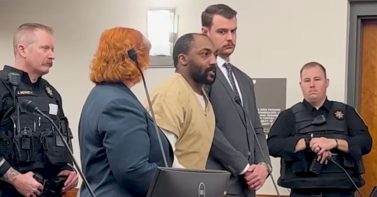 Man used his own teeth, torn out with pliers, to saw through duct tape and escape kidnapper