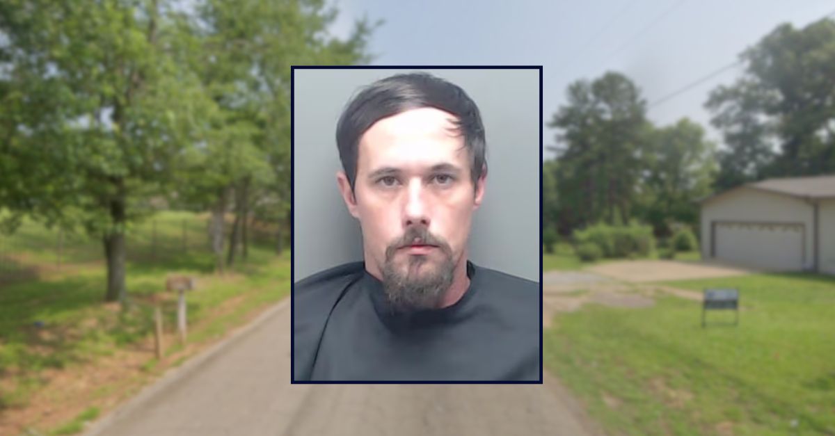 Man killed his own mother with a knife in her apartment and then called 911 on himself