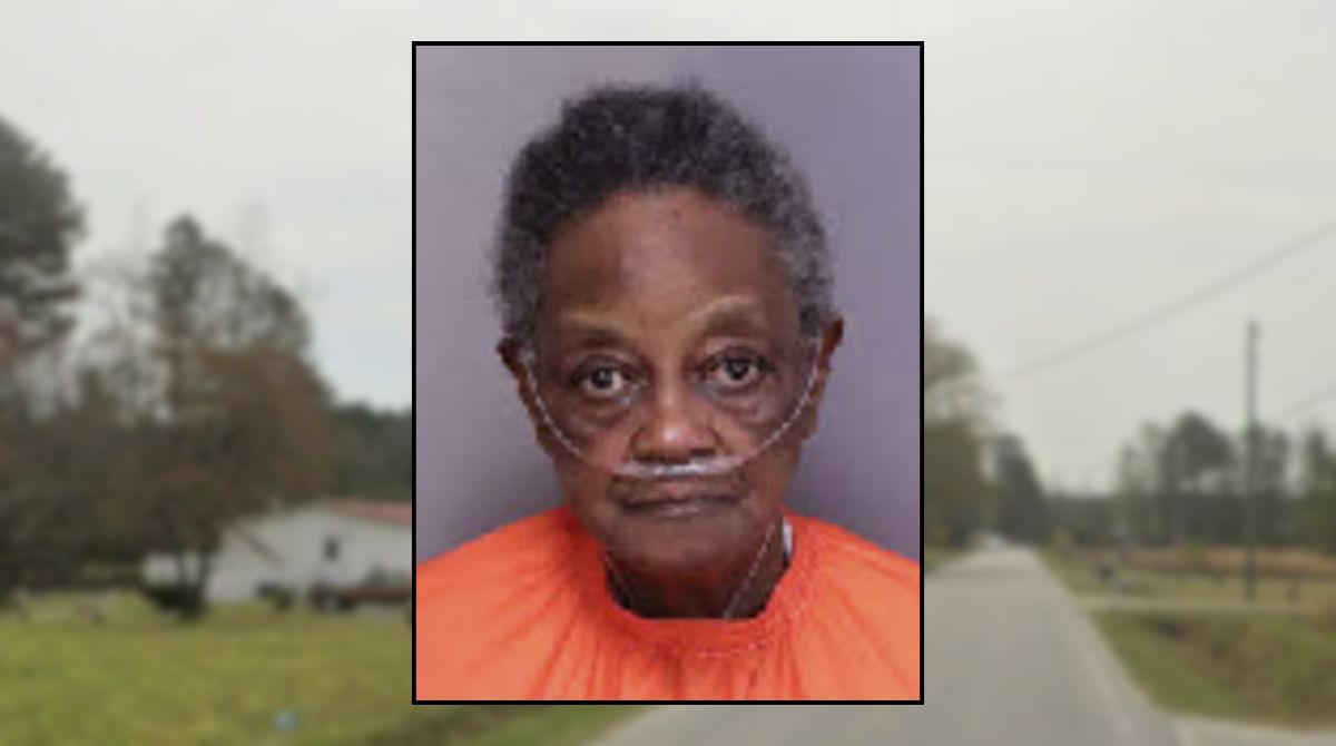 Woman doesn't let oxygen tank stop her from trying to kill her husband, police say