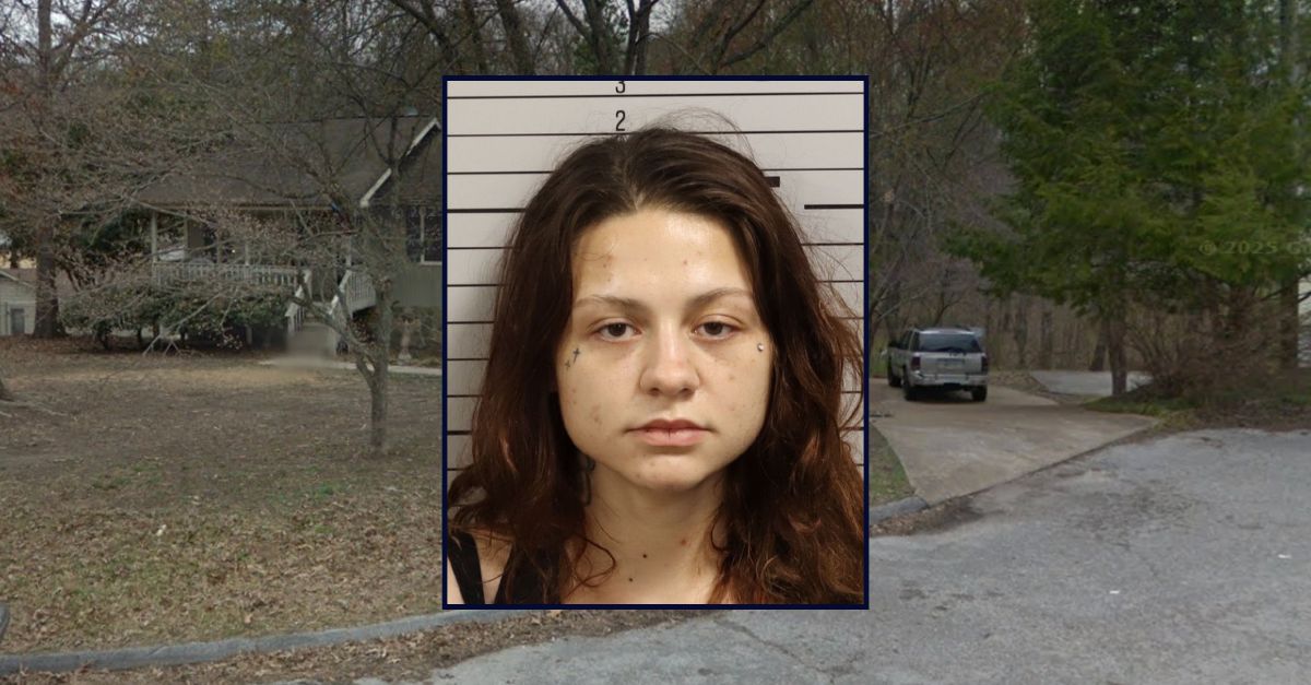 Woman claims innocence just after stabbing boyfriend at his mother's house, deputies say