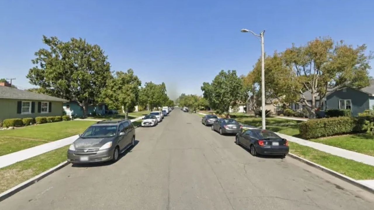 Husband comes home early from work and catches man laying in bed with his wife and kids, grabs pocketknife and starts stabbing: DA